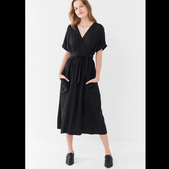 Danielle UO linen midi wrap dress - Picture 8 of 9